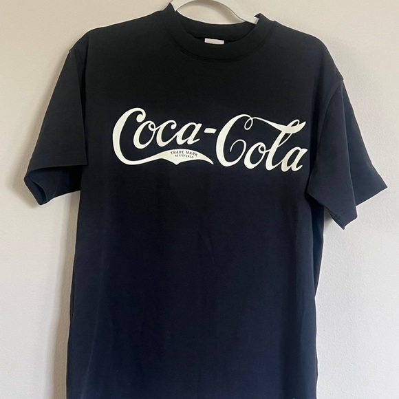 Coca Cola Black Tee with Iconic Logo 314 collection - Picture 1 of 5